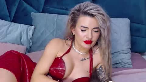 Snapshot of nightshadeiris chatting on 10/22/25, 07:30 Iris online show from 10/22/25, 07:30