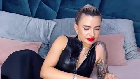 Snapshot of nightshadeiris chatting on 11/18/25, 09:58 Iris online show from 11/18/25, 09:58