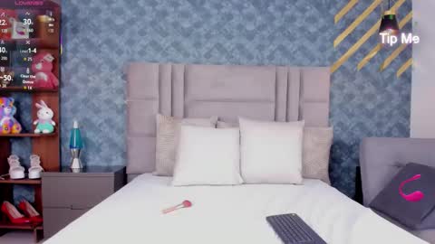 NiiaMoore online show from 11/20/25, 09:14