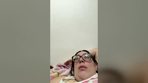 Snapshot of niickyjones chatting on 06/18/26, 02:23 Anni online show from 06/18/26, 02:23