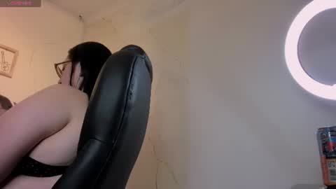 Snapshot of niickyjones chatting on 07/18/26, 04:49 Anni online show from 07/18/26, 04:49