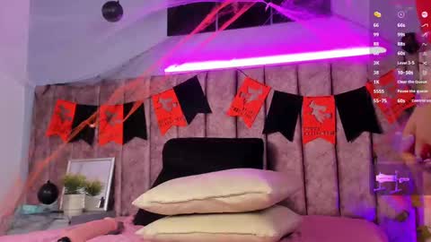 Nicolle  online show from 10/30/25, 08:31