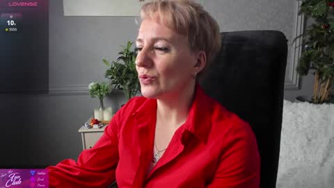 Snapshot of nika_smit chatting on 12/13/24, 01:33 Nika online show from 12/13/24, 01:33