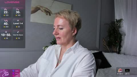 Snapshot of nika_smit chatting on 01/12/25, 11:50 Nika online show from 01/12/25, 11:50