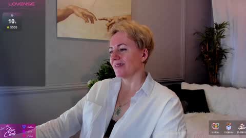 Snapshot of nika_smit chatting on 01/17/25, 01:03 Nika online show from 01/17/25, 01:03