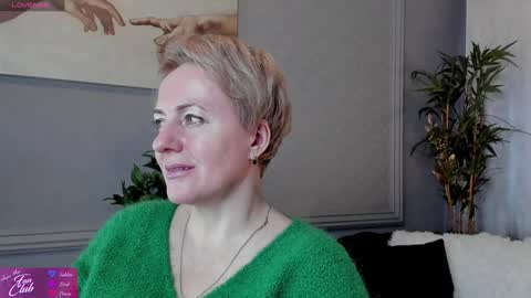 Snapshot of nika_smit chatting on 02/07/25, 10:08 Nika online show from 02/07/25, 10:08