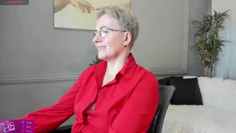 Snapshot of nika_smit chatting on 02/15/25, 11:50 Nika online show from 02/15/25, 11:50