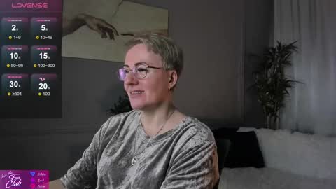 Snapshot of nika_smit chatting on 02/16/25, 08:43 Nika online show from 02/16/25, 08:43