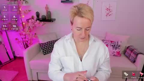 Snapshot of nika_smit chatting on 10/19/25, 05:19 Nika online show from 10/19/25, 05:19