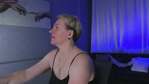 Snapshot of nika_smit chatting on 11/01/25, 05:31 Nika online show from 11/01/25, 05:31