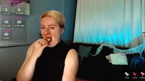 Snapshot of nika_smit chatting on 11/02/25, 05:54 Nika online show from 11/02/25, 05:54