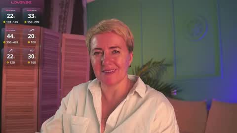 Snapshot of nika_smit chatting on 11/07/25, 10:04 Nika online show from 11/07/25, 10:04