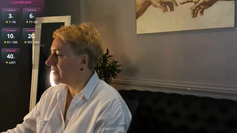 Snapshot of nika_smit chatting on 11/23/25, 05:51 Nika online show from 11/23/25, 05:51