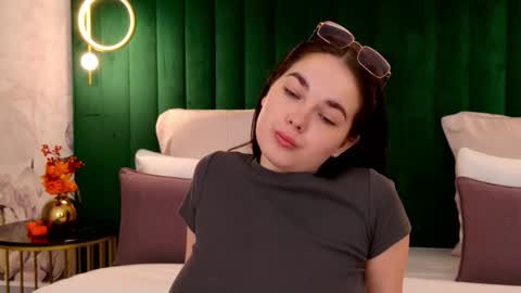 Nika online show from 10/08/25, 02:53