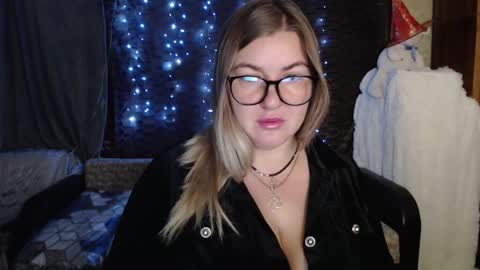 Nika online show from 11/12/25, 12:22