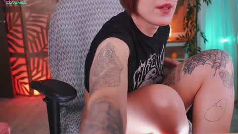 Nika online show from 11/28/25, 10:18