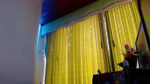 Snapshot of niki_1998 chatting on 12/23/24, 06:16 Natalia online show from 12/23/24, 06:16