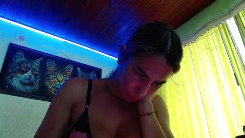 Snapshot of niki_1998 chatting on 01/07/25, 04:37 Natalia online show from 01/07/25, 04:37