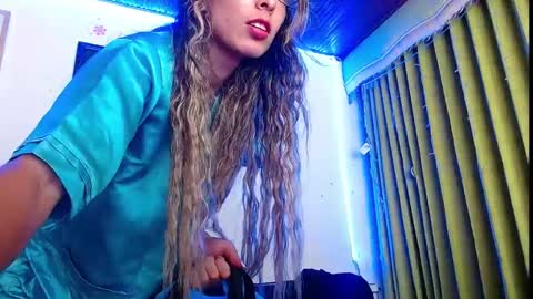 Snapshot of niki_1998 chatting on 02/08/25, 05:08 Natalia online show from 02/08/25, 05:08