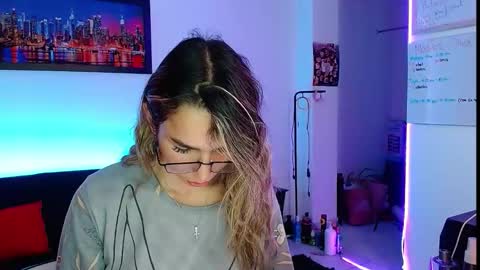 Snapshot of niki_1998 chatting on 09/22/25, 08:44 Natalia online show from 09/22/25, 08:44