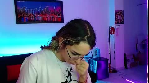 Snapshot of niki_1998 chatting on 09/25/25, 08:56 Natalia online show from 09/25/25, 08:56