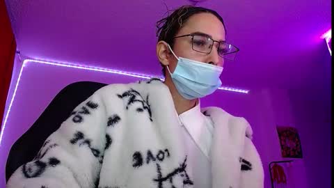 Snapshot of niki_1998 chatting on 10/11/25, 01:49 Natalia online show from 10/11/25, 01:49