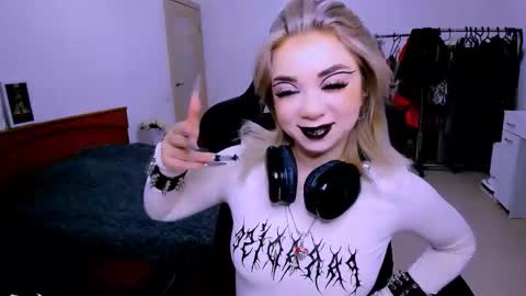 nikigoddesss online show from 04/07/26, 04:13