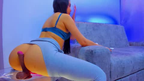 nikii_white online show from 11/16/25, 05:02