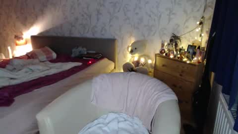 Snapshot of nikimousi chatting on 10/13/25, 02:44 nikimousi online show from 10/13/25, 02:44