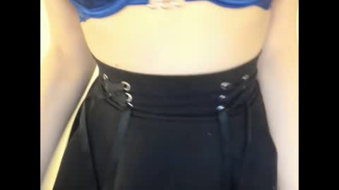 nikiololli666 online show from 02/17/26, 07:31