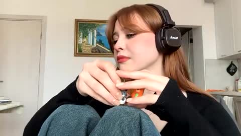 Snapshot of nikitabichoupan chatting on 03/31/26, 11:43 Amy online show from 03/31/26, 11:43