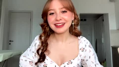 Snapshot of nikitabichoupan chatting on 04/10/26, 12:32 Amy online show from 04/10/26, 12:32