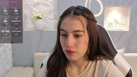 Online 2200 to 600 online show from 11/23/25, 01:00