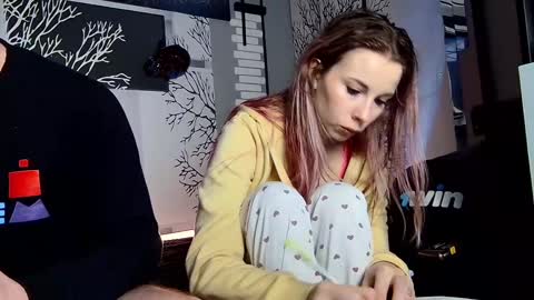 nikki7377 online show from 03/04/25, 05:53