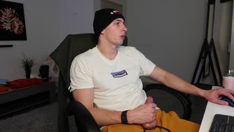 Snapshot of nikki_hard chatting on 12/18/25, 10:54 nikki online show from 12/18/25, 10:54