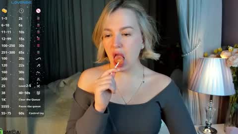 Nikki online show from 09/15/25, 12:21