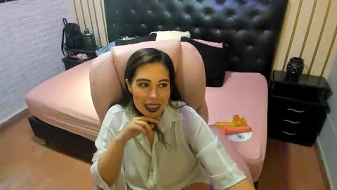 Nikki  online show from 06/05/26, 10:15