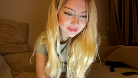 nicolette online show from 12/17/24, 07:37