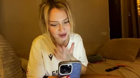 nicolette online show from 12/24/24, 11:11