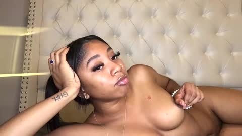 NikkiB online show from 02/12/25, 04:23
