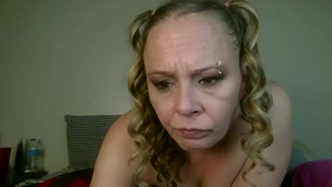 Snapshot of nikkibae6933 chatting on 02/22/26, 08:35 nikkibae6933 online show from 02/22/26, 08:35