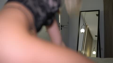 Snapshot of nikkimagic chatting on 11/13/25, 07:29 Nicole online show from 11/13/25, 07:29