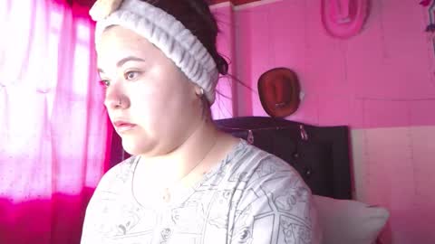 Snapshot of nikkirous_ chatting on 02/17/26, 01:29 Nikkirous online show from 02/17/26, 01:29