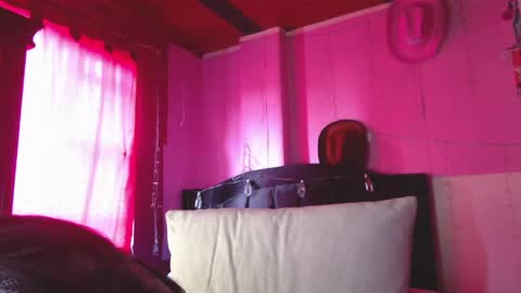 Snapshot of nikkirous_ chatting on 04/13/26, 02:00 Nikkirous online show from 04/13/26, 02:00