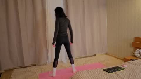 Snapshot of nikkybee_ chatting on 02/14/26, 12:35 nikky online show from 02/14/26, 12:35