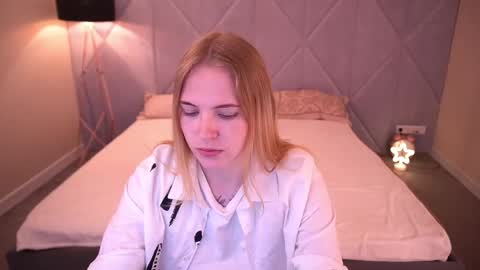nikkyreyyy online show from 05/18/26, 05:35