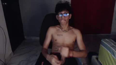 niklaus_wolf online show from 10/03/25, 01:46