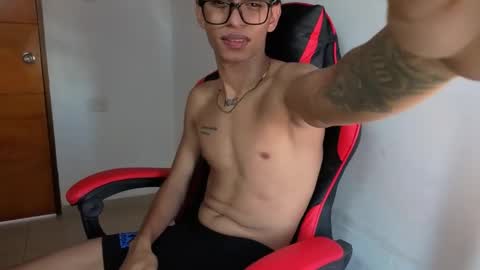 niklaus_wolf online show from 04/03/26, 05:44