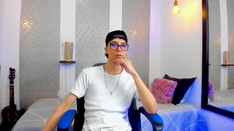    online show from 02/04/25, 06:57