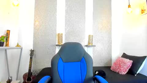    online show from 03/12/25, 04:08